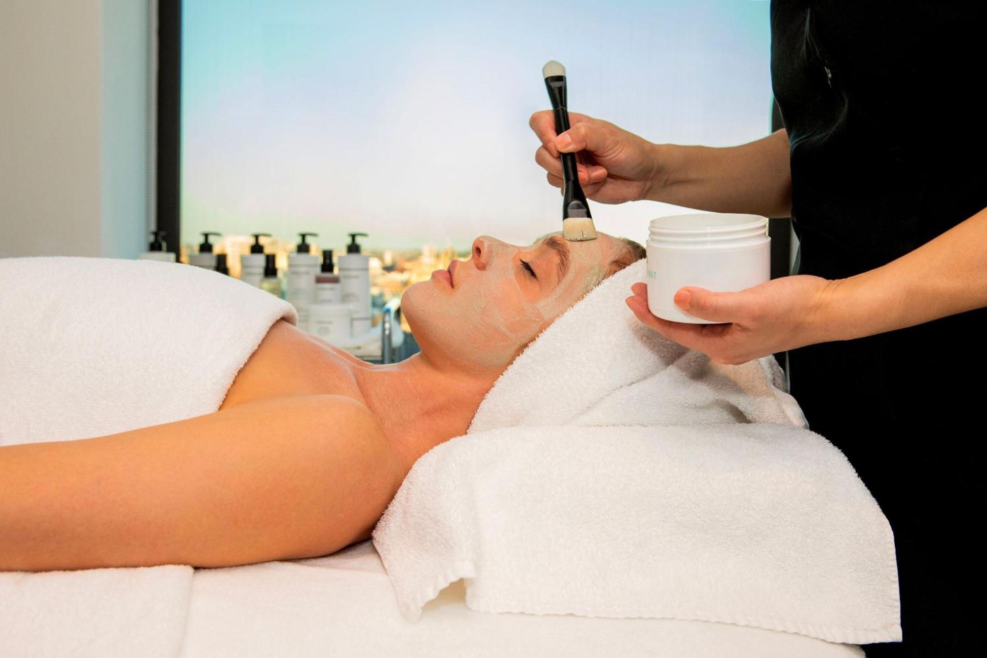 쉐라톤 그랜드 시드니 하이드 파크 외부 사진 A facial treatment